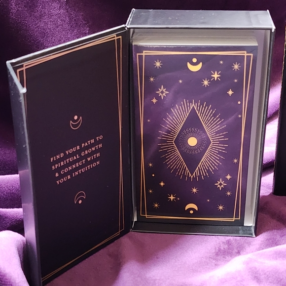 Deluxe Black & Gold Tarot Card Set and Booklet 78 Cards - Picture 10 of 13